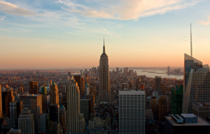 Jolie vue de new york couche de soleil